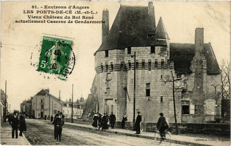 Carte postale ancienne Env. d'Angers - Les Ponts-de-Ce - Vieux Chateau à Angers