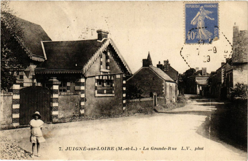 Carte postale ancienne Juigne-sur-Loire - La Grande-Rue à Loiré