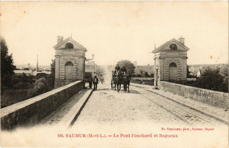 Carte postale ancienne Saumur - Le Pont Fouchard et Bagneux à Saumur