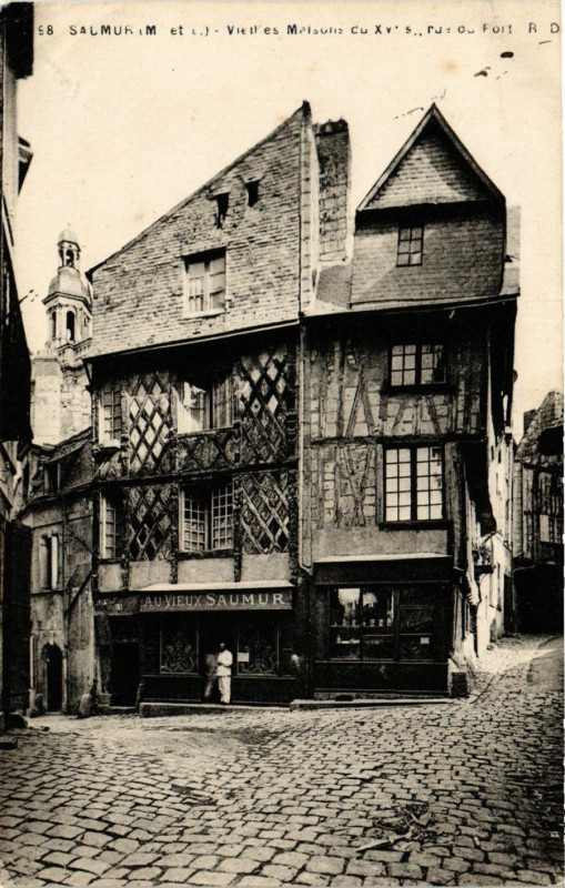 Carte postale ancienne Saumur - Vieilles Maisons du Xv s. Rue du Fort à Saumur
