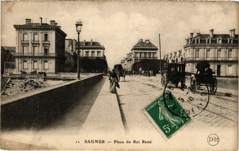 Carte postale ancienne Saumur - Place du Roi René à Saumur