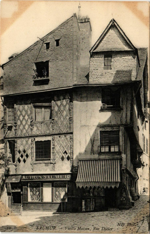 Carte postale ancienne Saumur - Vieille Maison Rue Dacier à Saumur