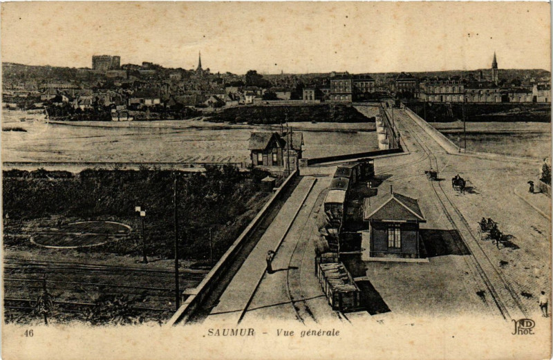 Carte postale ancienne Saumur - Vue générale à Saumur