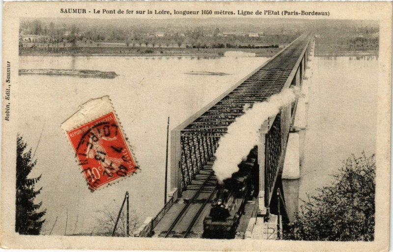 Carte postale ancienne Saumur Le Pont de fer sur la Loire longeur 1050 metres.Ligne de... à Saumur