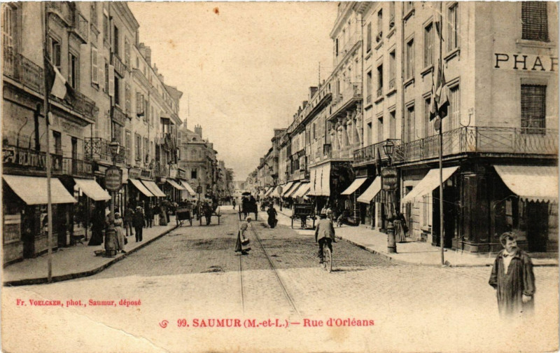 Carte postale ancienne Saumur - Rue d'Orleans à Saumur