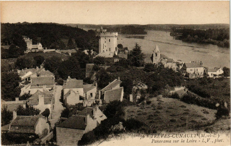 Carte postale ancienne Trevis-Cunault - Panorama sur la Loire à Loiré