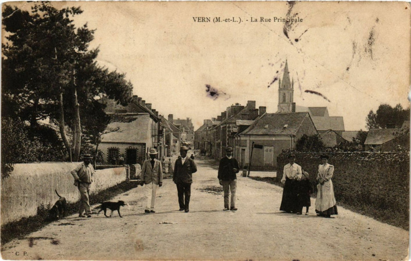 Carte postale ancienne Vern (M.-e-L.) - La Rue Principale