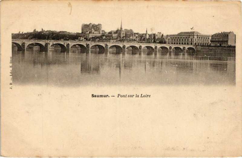Carte postale ancienne Saumur - Pont sur la Loire à Saumur