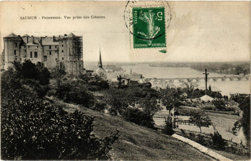 Carte postale ancienne Saumur - Pamorame Vue prise du Chateau à Saumur