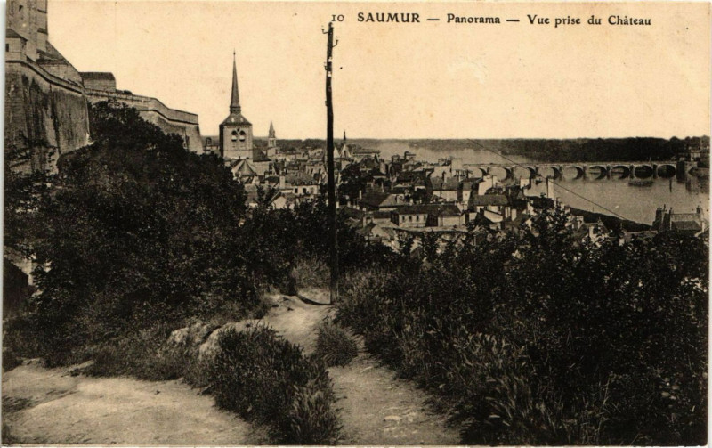 Carte postale ancienne Saumur - Pamorame Vue prise du Chateau à Saumur