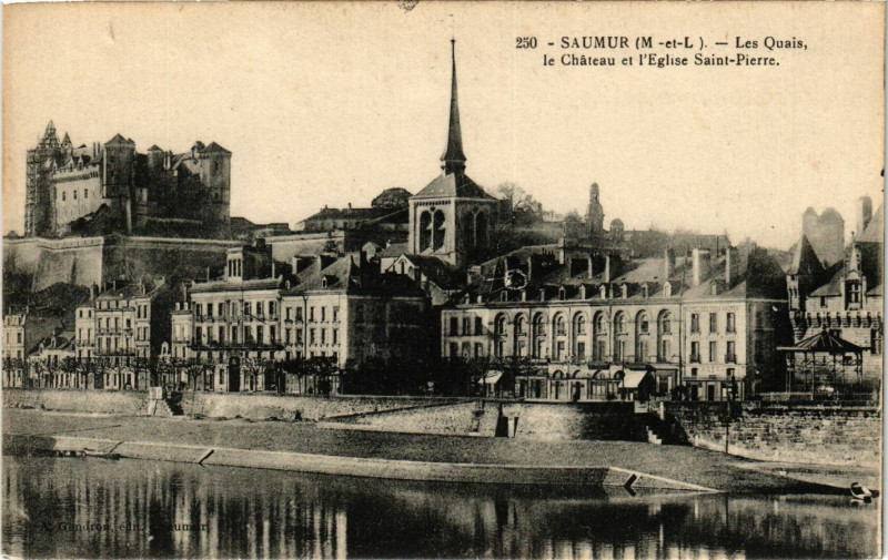 Carte postale ancienne Saumur - Les Quais le Chateau à Saumur