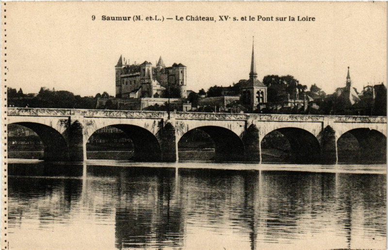 Carte postale ancienne Saumur - Le Chateau à Saumur