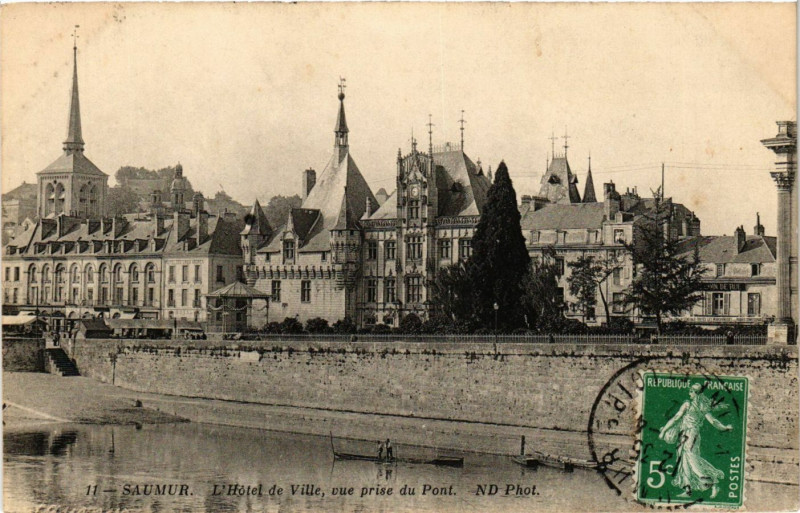 Carte postale ancienne Saumur - L'Hotel de Ville à Saumur
