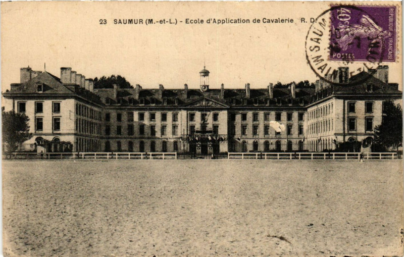 Carte postale ancienne Saumur - Ecole d'application de Cavalerie à Saumur