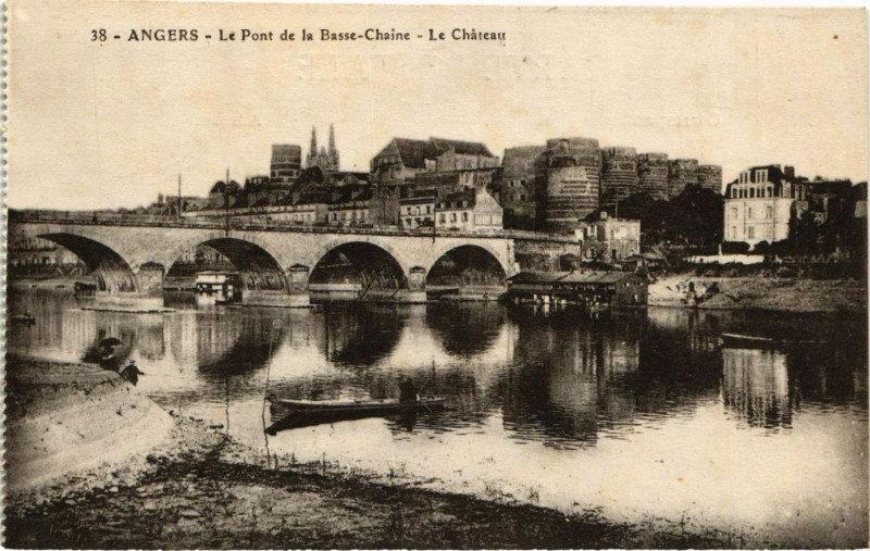 Carte postale ancienne Angers - Le Pont de la Basse-Chaine à Angers