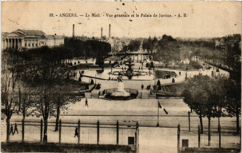 Carte postale ancienne Angers - Le Mail - Vue générale et le Palais de Justice à Angers