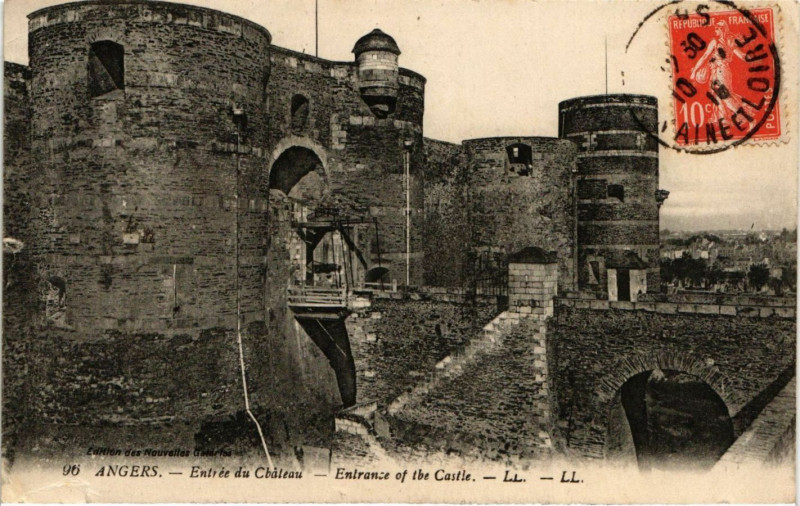Carte postale ancienne Angers - Entrée du Chateau à Angers