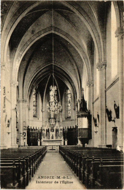 Carte postale ancienne Angers - Interieur de l'Eglise à Angers