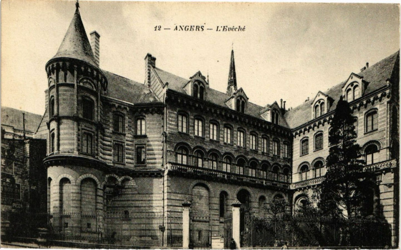 Carte postale ancienne Angers - L'Eglise à Angers