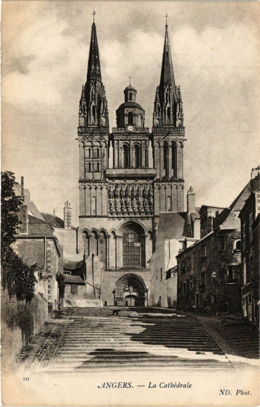 Carte postale ancienne Angers - La Cathédrale à Angers