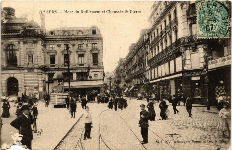 Carte postale ancienne Angers - Place du Ralliement et Chaussée Saint-Pierre à Angers
