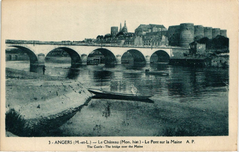 Carte postale ancienne Angers - Le Chateau - Le Pont sur la Maine à Angers