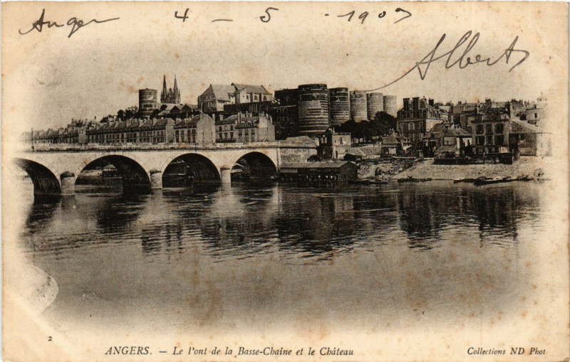 Carte postale ancienne Angers - Le Pont de la Basse-Chaine et e Chateau à Angers