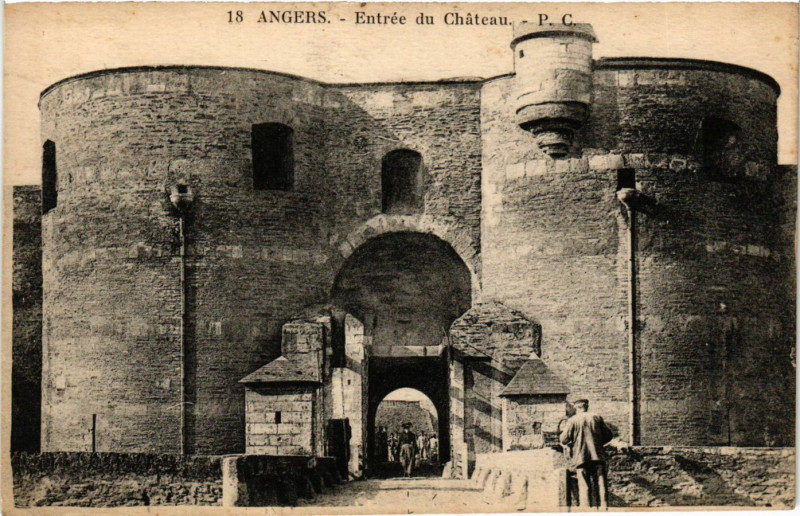 Carte postale ancienne Angers - Entrée du Chateau à Angers