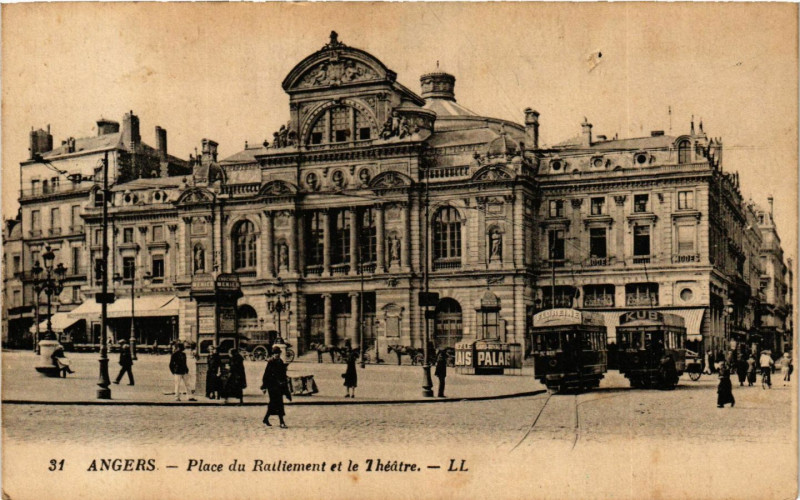 Carte postale ancienne Angers - Place du Ralliement et le Théatre à Angers