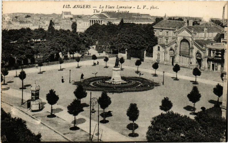 Carte postale ancienne Angers - La Place Lorraine à Angers