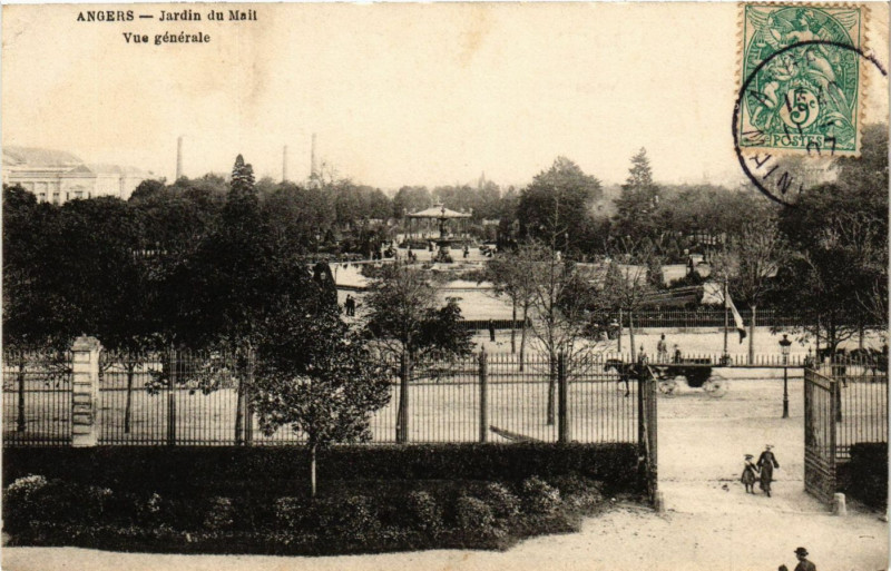 Carte postale ancienne Angers - Jardin du Mail - Vue générale à Angers