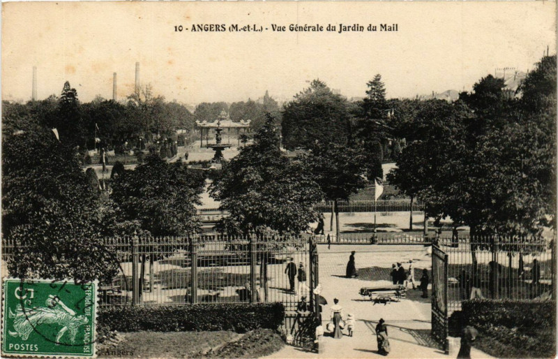Carte postale ancienne Angers - Vue générale du Jardin du Mail à Angers
