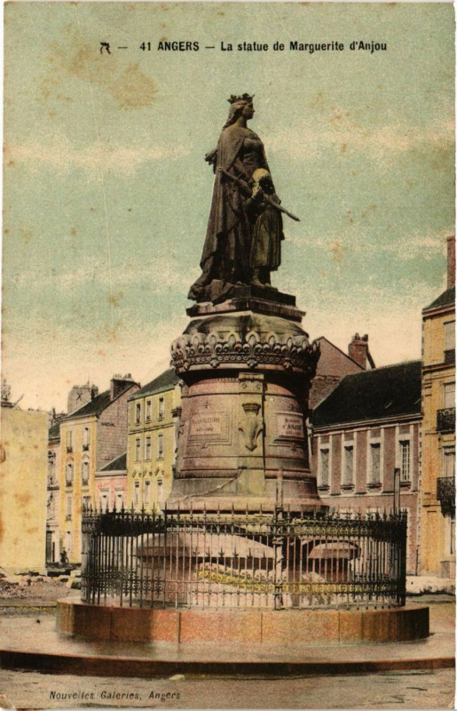 Carte postale ancienne Angers - La statue de Marguerite d'Anjou à Angers