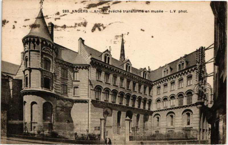 Carte postale ancienne Angers - Ancien eveche transforme en musée à Angers