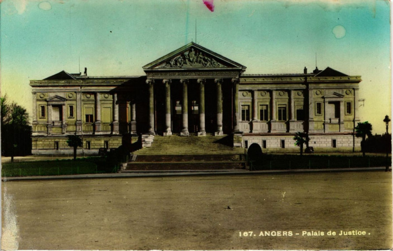 Carte postale ancienne Angers - Palais de Justice à Angers