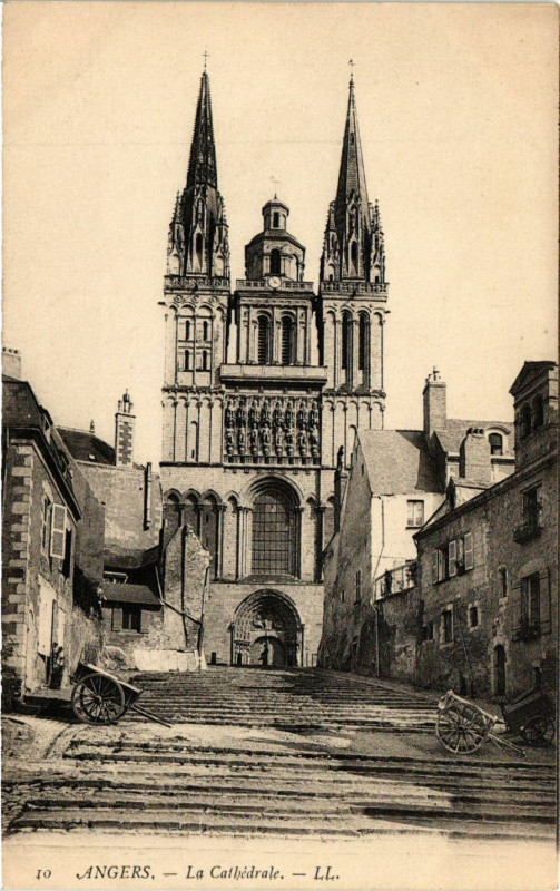 Carte postale ancienne Angers - La Cathédrale à Angers