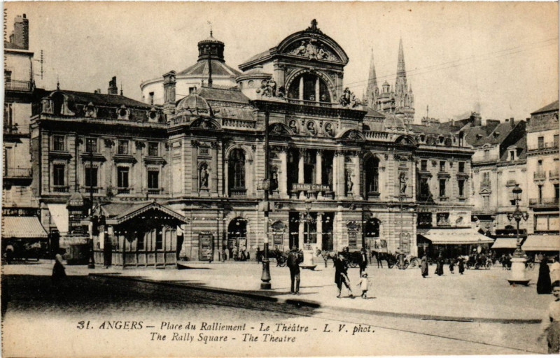 Carte postale ancienne Angers - Place du Ralliement - Le Théatre à Angers