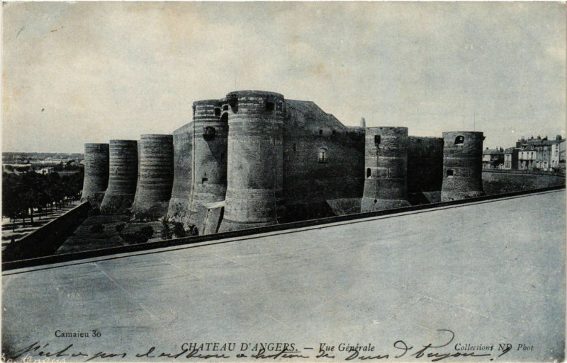 Carte postale ancienne Chateau d'Angers - Vue générale à Angers