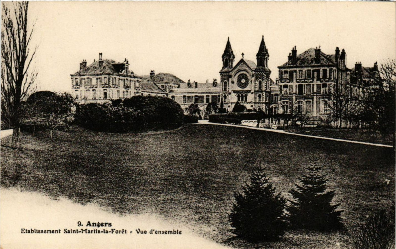 Carte postale ancienne Angers Etabl. Saint-Martin-la-Foret - Vue d'ensemble à Angers