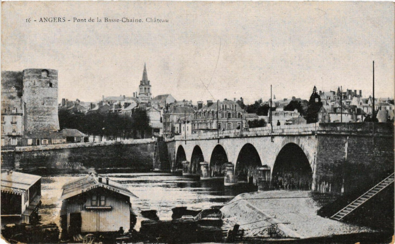 Carte postale ancienne Angers - Pont de la Basse-Chaine Chateau à Angers