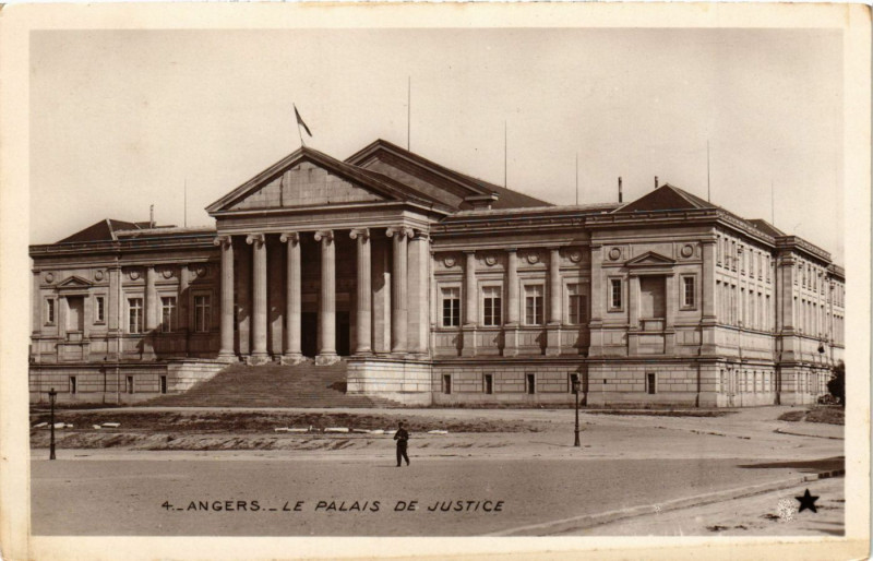 Carte postale ancienne Angers - Le Palais de Justice à Angers