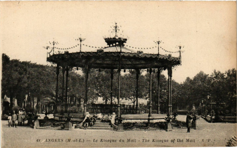 Carte postale ancienne Angers - Le Kiosque du Mail à Angers