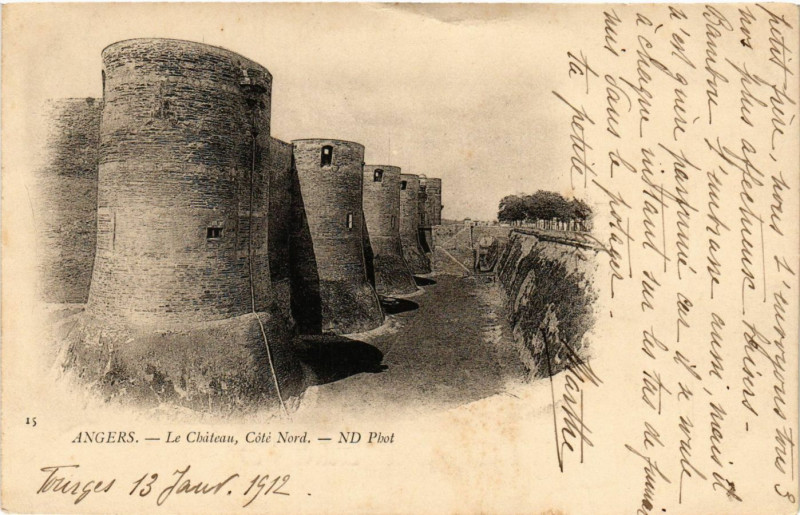 Carte postale ancienne Angers - Le Chateau Cote Nord à Angers