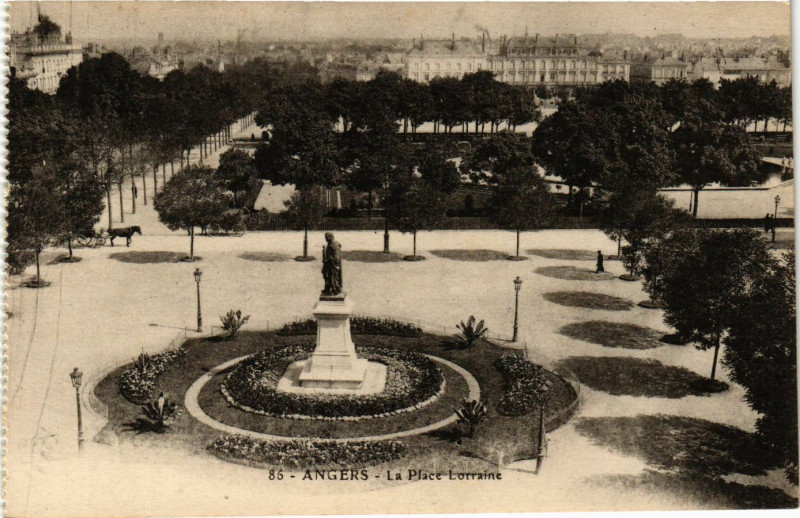 Carte postale ancienne Angers - La Place Lorraine à Angers