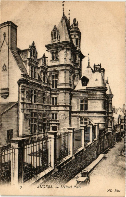 Carte postale ancienne Angers - L'Hotel Pince à Angers