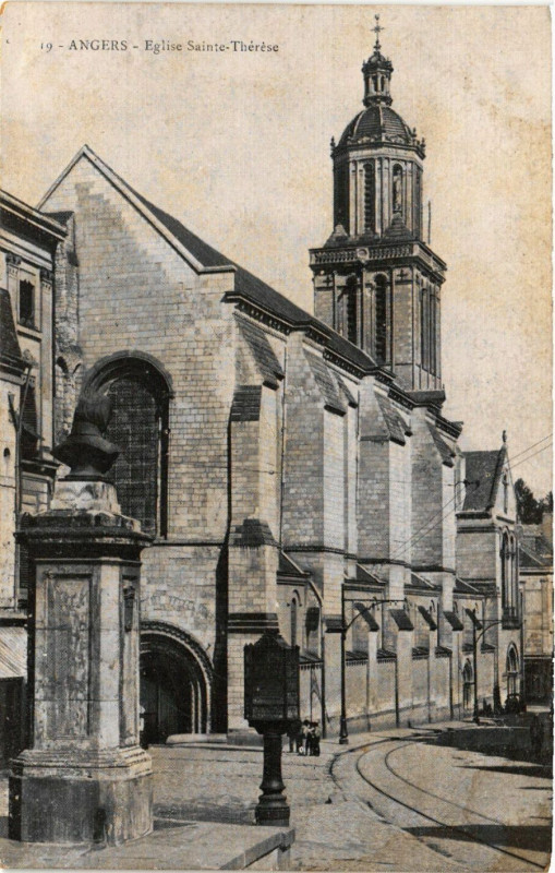 Carte postale ancienne Angers - Eglise Saint-Therese à Angers