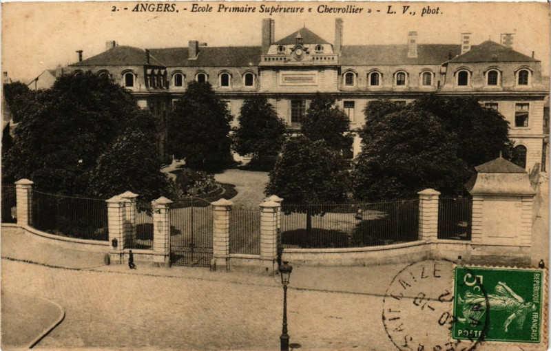 Carte postale ancienne Angers - Ecole Primaire Superieure Chevrollier à Angers