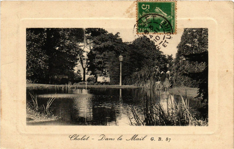 Carte postale ancienne Cholet - Dans le Mail à Cholet