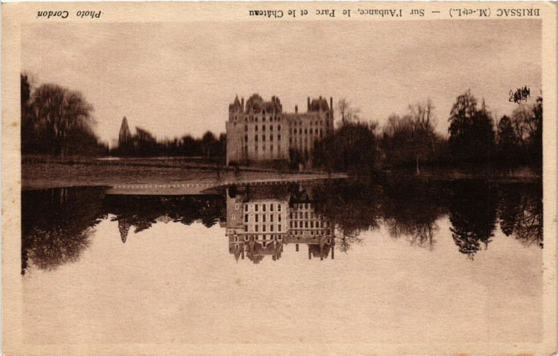 Carte postale ancienne Brissac - Sur l'Aubance le Parc et le Chateau