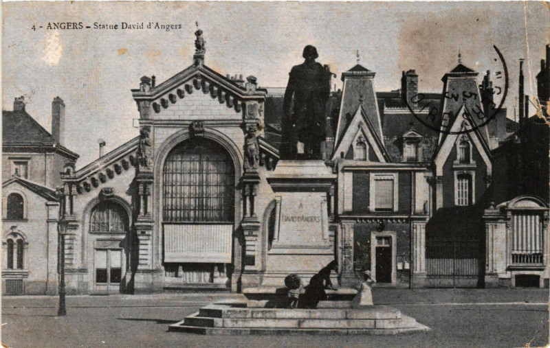 Carte postale ancienne Angers - Statue David d'Angers à Angers